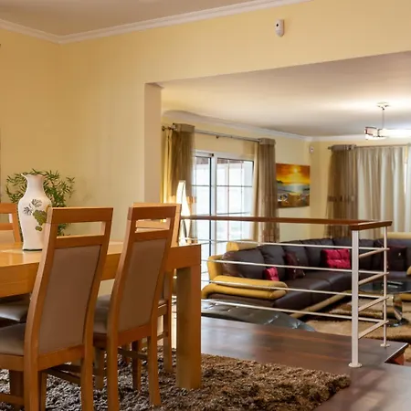 The Mountain View, By Op * Сан-Висенти