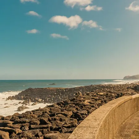 The Mountain View, By Op Сан-Висенти