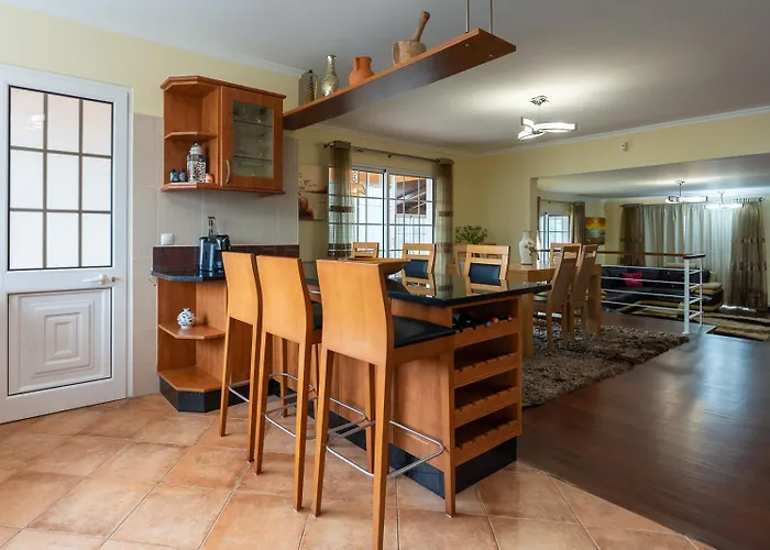 The Mountain View, By Op * São Vicente